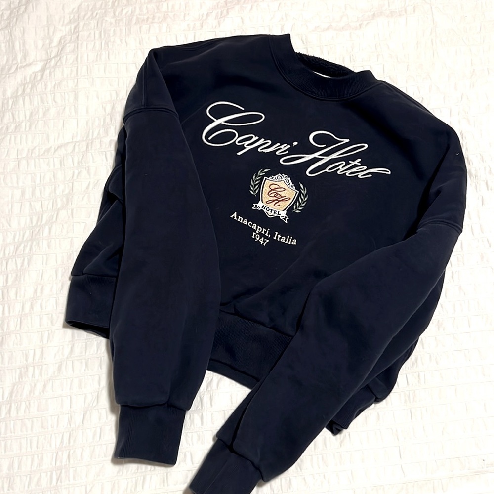 Abercrombie Capri Hotel navy cropped sweatshirt